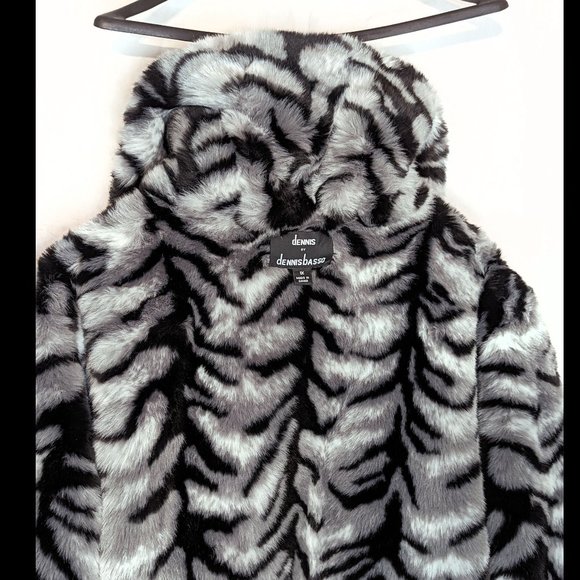 Exquisite DENNIS BASSO Sz 1X Gray, White & Black Womens REVERSIBLE Faux Fur Coat - Picture 3 of 6